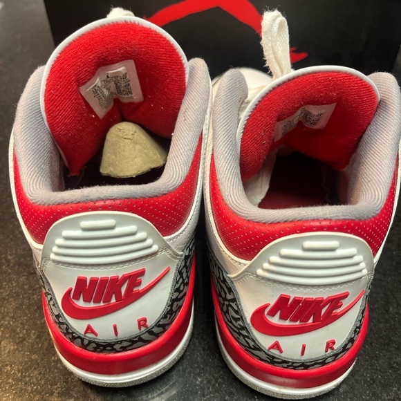 Sz 11.5 Air Jordan 3 Retro GS \'Fire Red\' 2022
